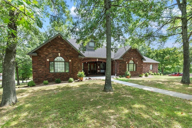 view of front of property with a front yard