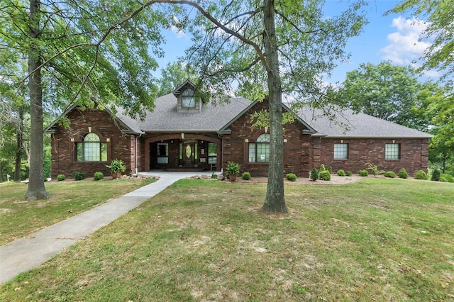 view of front of home with a front lawn