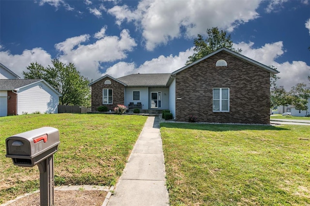 view of front of property featuring a front lawn