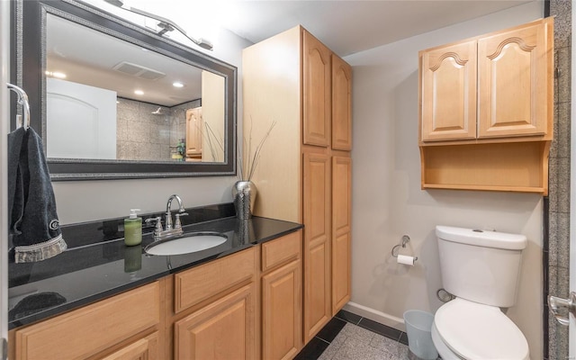 full bathroom featuring tile patterned flooring, toilet, vanity, visible vents, and baseboards