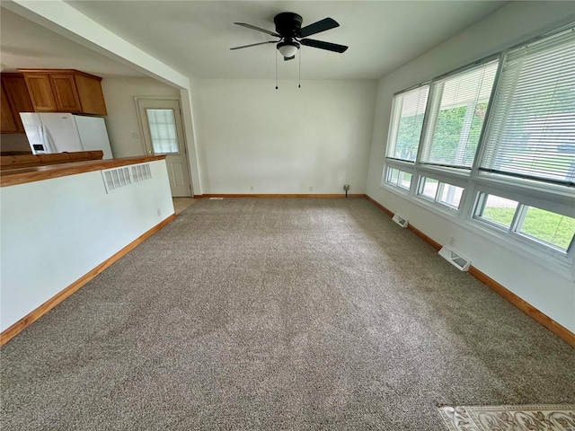 carpeted empty room featuring ceiling fan