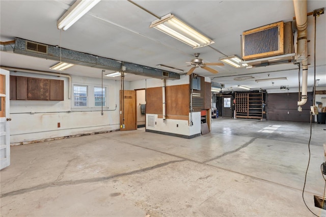 garage featuring ceiling fan