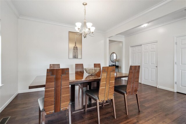 dining area featuring ornamental molding, dark wood-type flooring, and an inviting chandelier