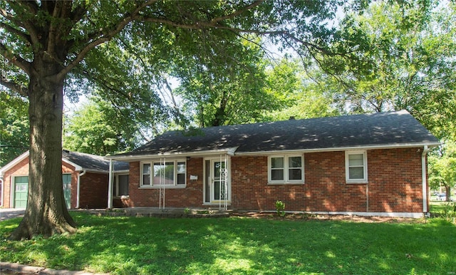 single story home featuring a front yard