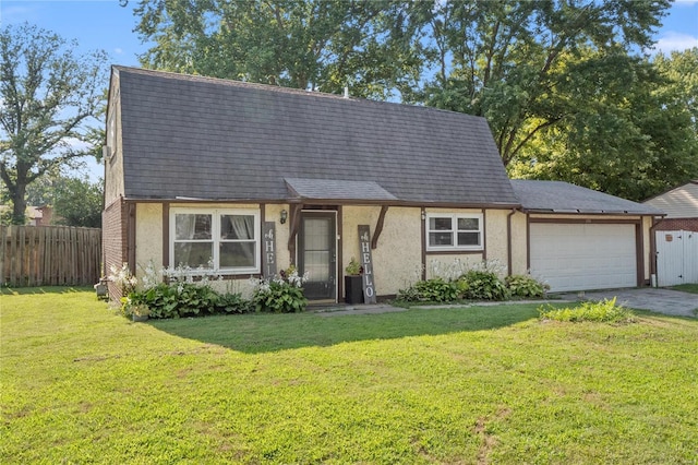 view of front of house featuring a garage and a front yard