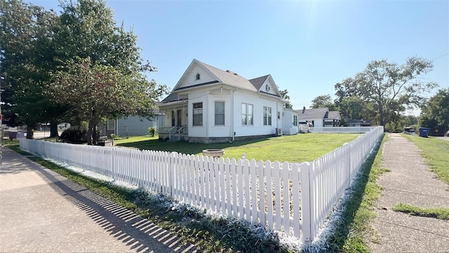 view of front facade with a front lawn