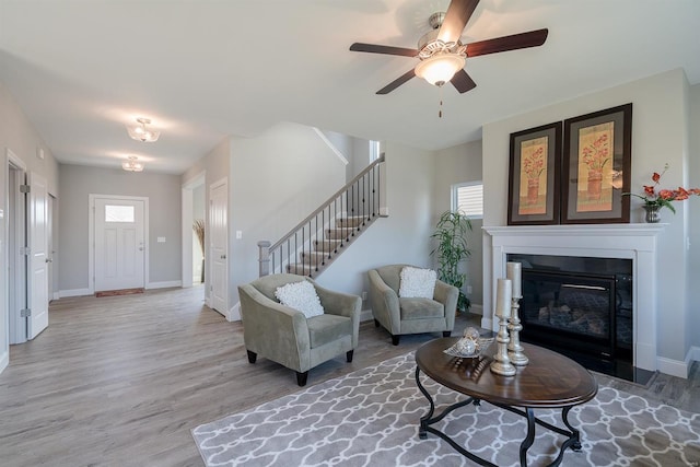 living room with plenty of natural light, ceiling fan, and wood-type flooring