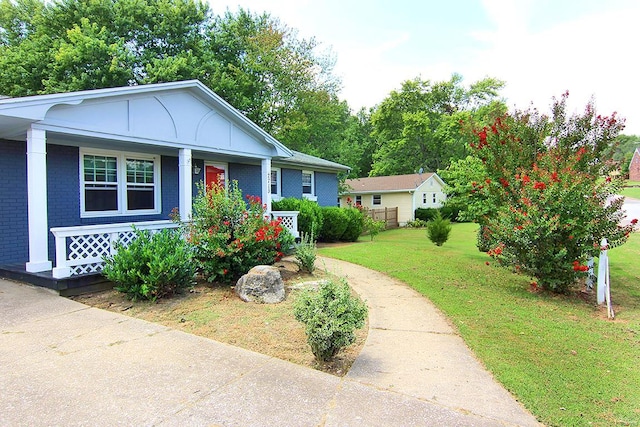 view of front of home with a front lawn