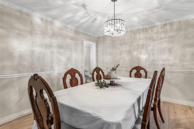 dining area featuring light wood-type flooring, baseboards, and ornamental molding