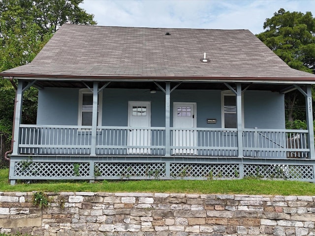 farmhouse-style home featuring a porch