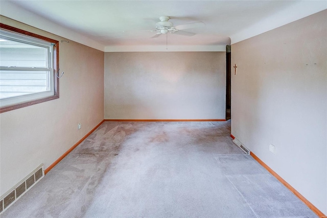 carpeted empty room featuring ceiling fan