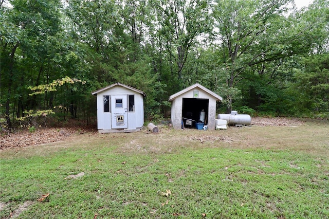 view of outdoor structure featuring a yard