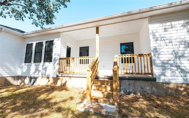 property entrance featuring a porch