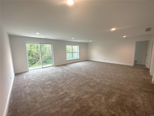 view of carpeted spare room