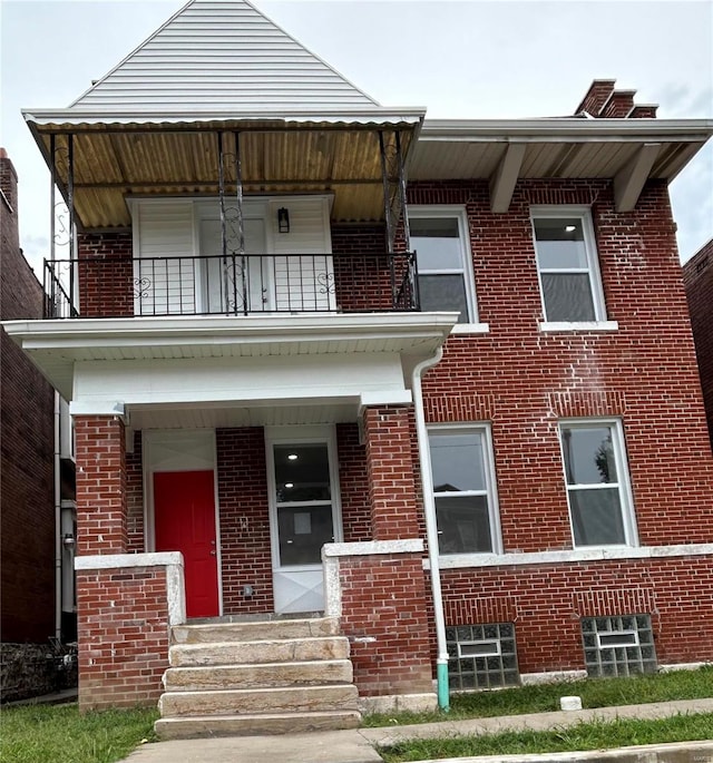 view of front facade with a balcony