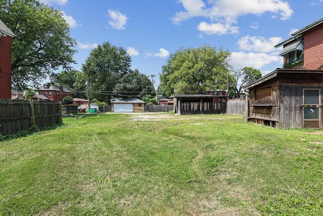 view of yard with an outdoor structure and a garage