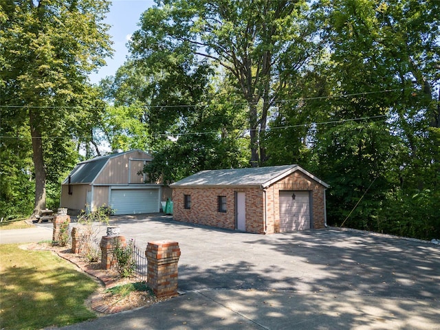 view of front of home featuring an outdoor structure and a garage