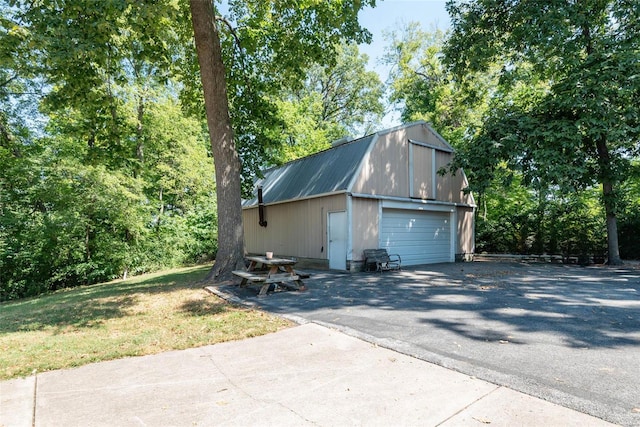 garage featuring a lawn