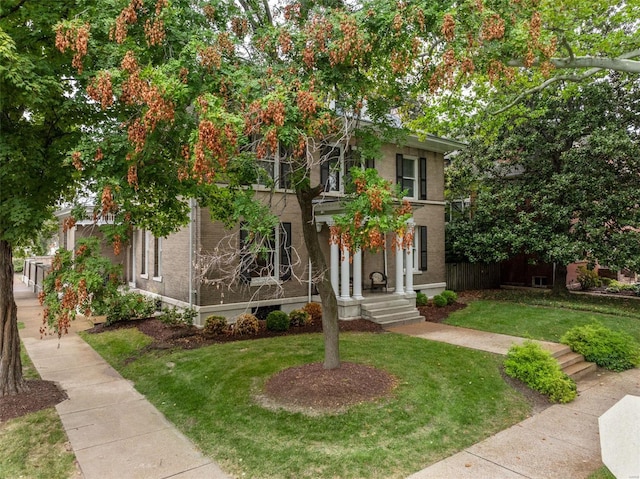 view of front of home featuring a front lawn