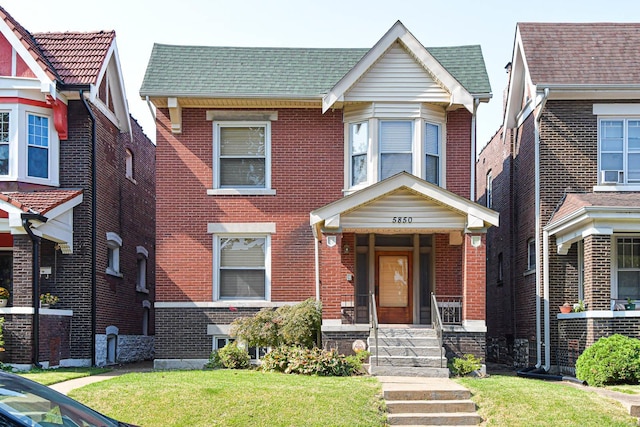 view of front facade featuring a front lawn