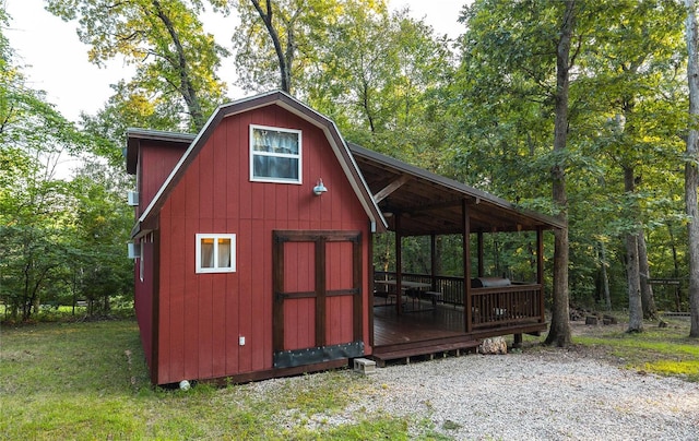 view of outdoor structure with a yard