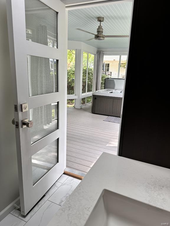 entryway with ceiling fan