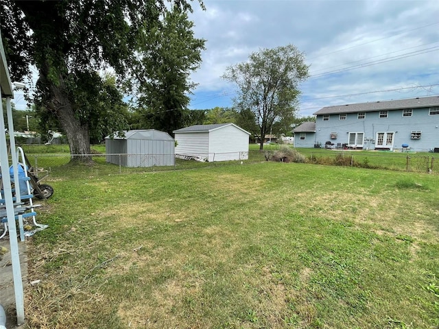 view of yard featuring a storage unit