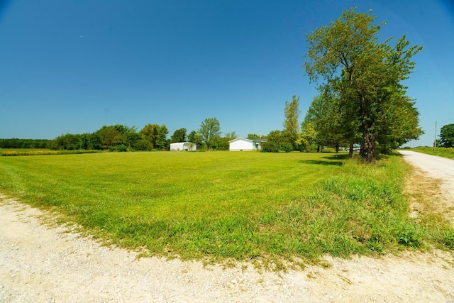 view of yard featuring a rural view