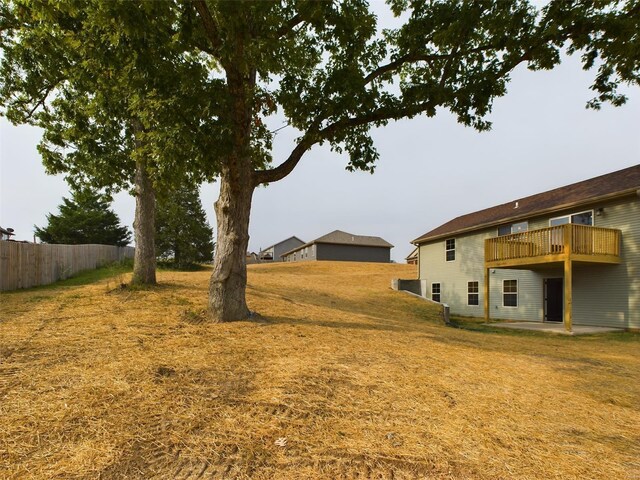 view of yard featuring a balcony