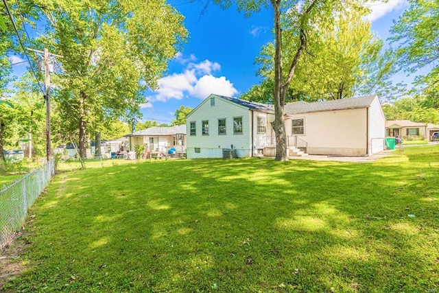 back of house featuring a lawn