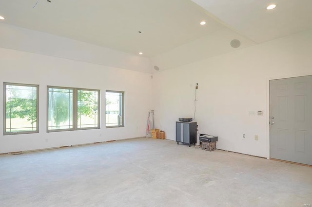empty room featuring recessed lighting
