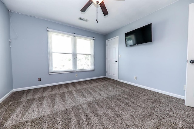 unfurnished room featuring ceiling fan and carpet