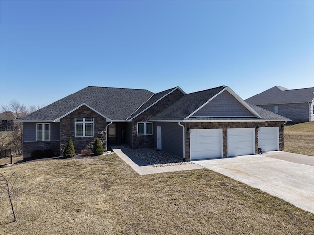 view of front of property featuring a front lawn, an attached garage, driveway, and a shingled roof