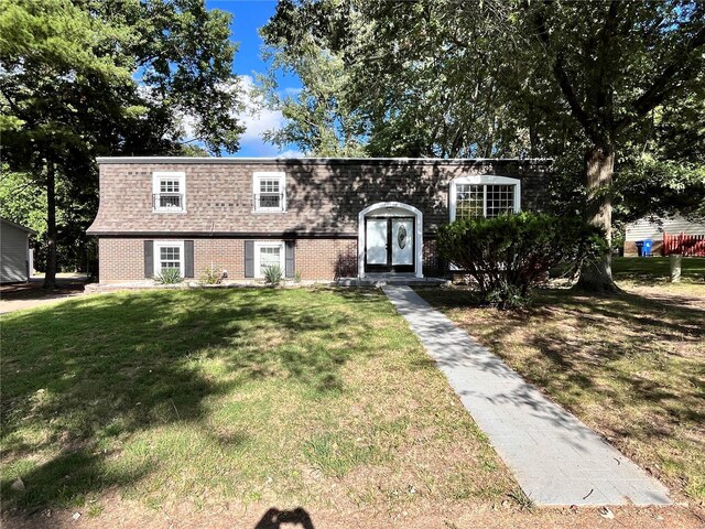 view of front of house with a front lawn