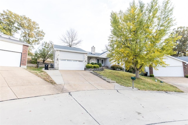 view of front of house featuring a front lawn and a garage