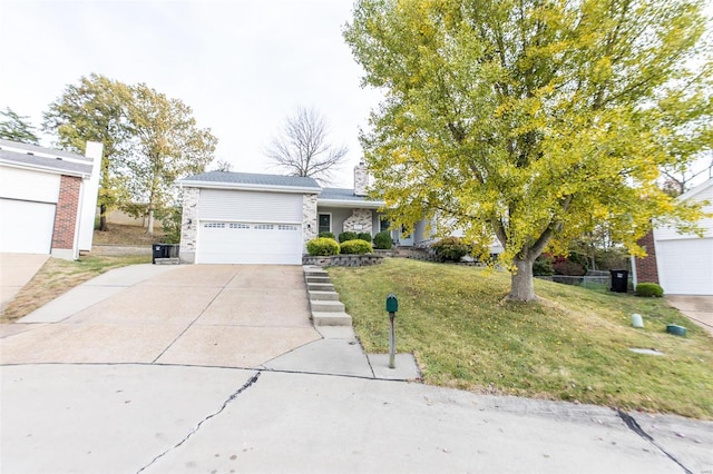 view of front of house featuring a front yard and a garage