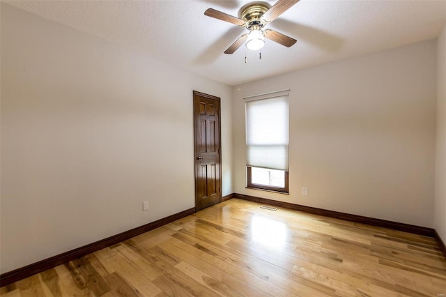 unfurnished room featuring light hardwood / wood-style flooring, a textured ceiling, and ceiling fan