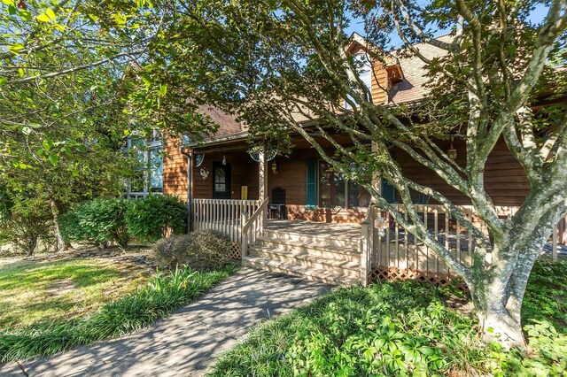 view of front of house with a porch