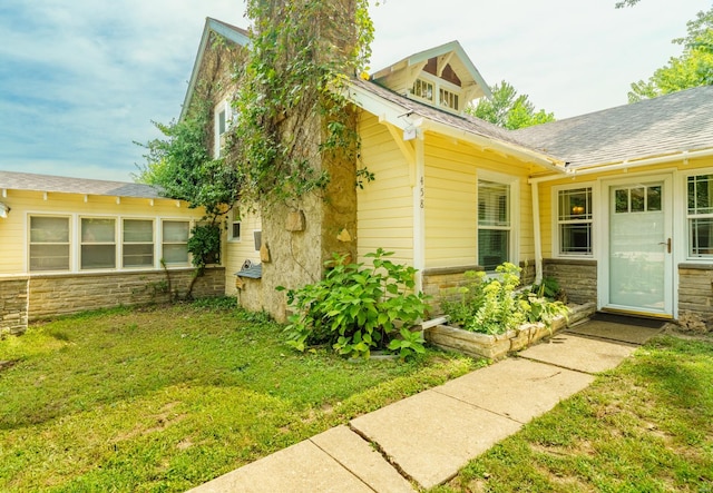 view of front of home with a front yard