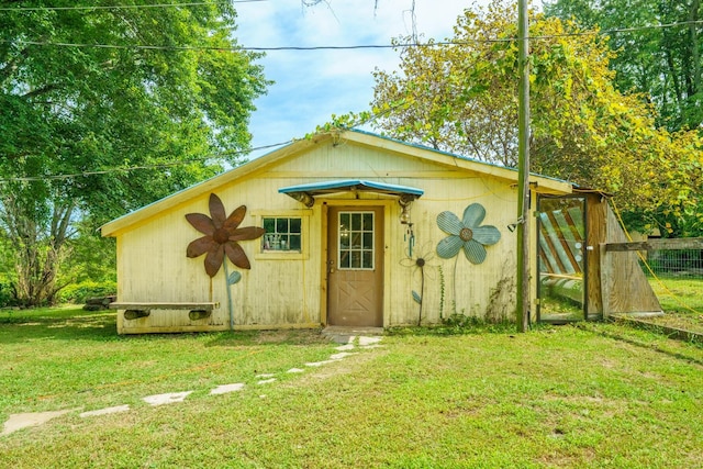 view of front of home with a front lawn