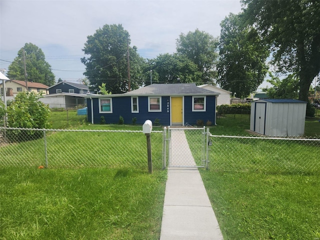 view of front facade featuring a shed and a front yard