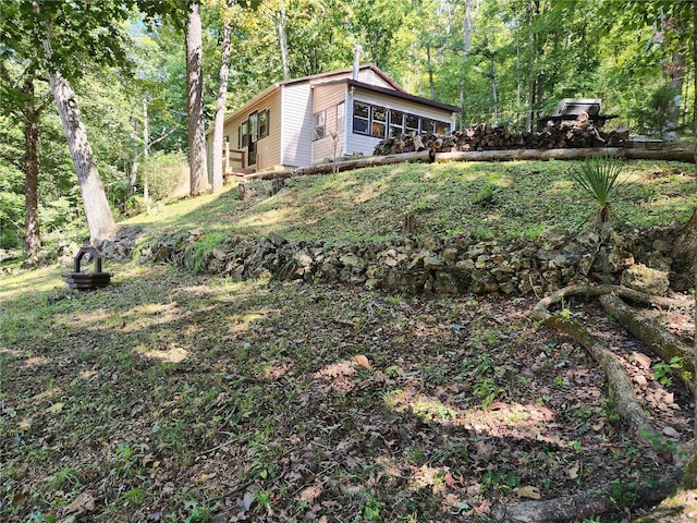 view of yard with a forest view