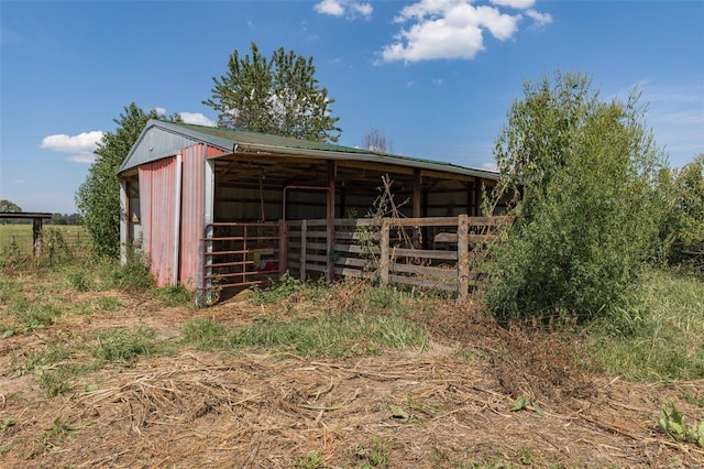 view of outdoor structure featuring an outdoor structure and an exterior structure