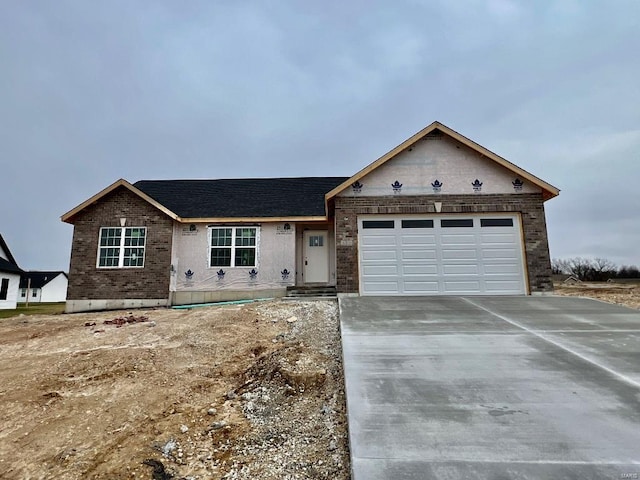 view of front facade featuring a garage