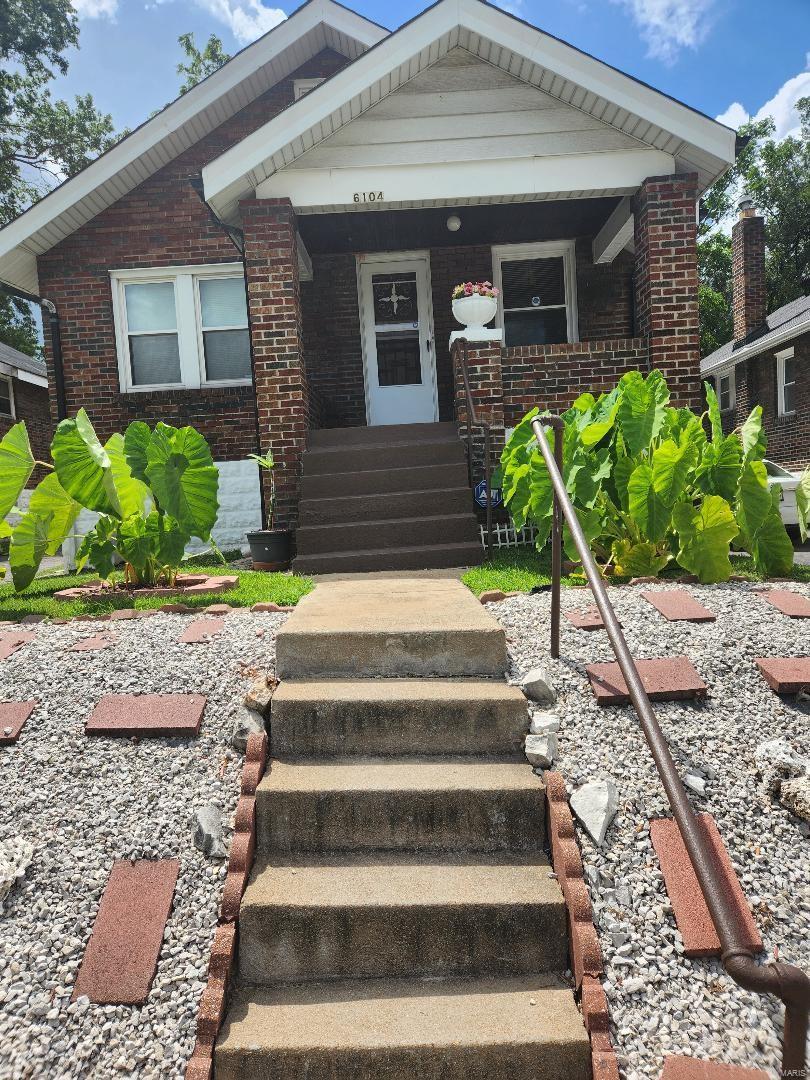 view of front of home with covered porch