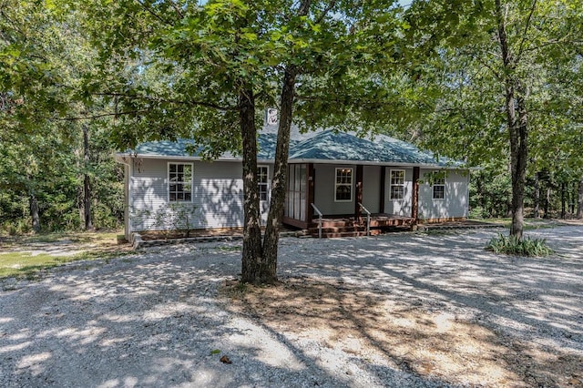 single story home with covered porch