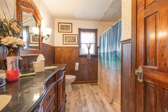 full bathroom featuring shower / bath combination with curtain, toilet, and vanity