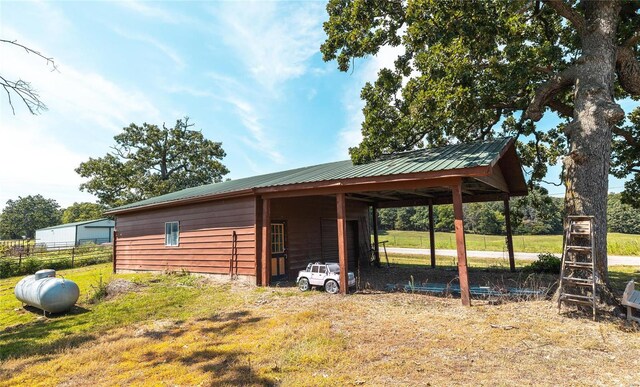 view of horse barn with a yard