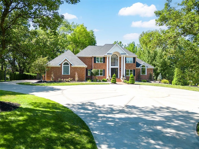 view of front of house with a front lawn