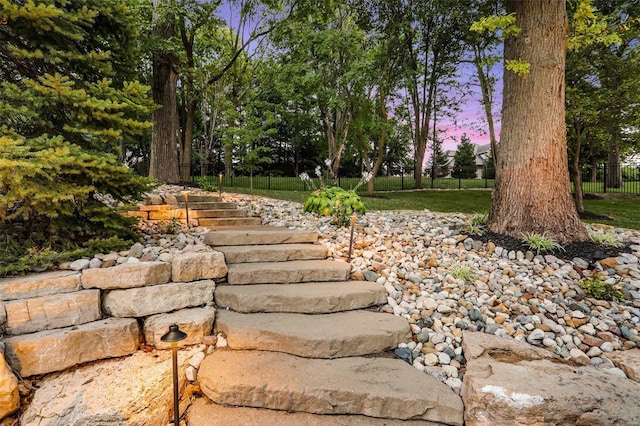 view of yard at dusk